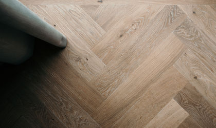 Inspiratie - Visgraatvloer Parketvloer Tapis Wit Olie - Knulst Houten Vloeren - Nunspeet - www.knulsthoutenvloeren.nl