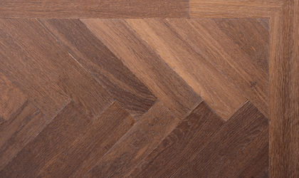 Eiken Rustiek Visgraat - Verouderd Enkel Gerookt Olie Woca Extra Wit - Knulst Houten Vloeren - Nunspeet - www.knulsthoutenvloeren.nl